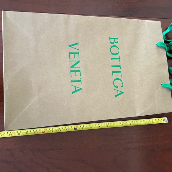 Authentic Bottega Veneta extra large paper shopping bag w/ green cloth handle - Picture 2 of 7